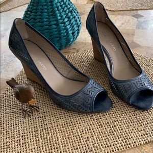 Franko Sarto Pretty Peep-Toe Wedge. 8M Like New!